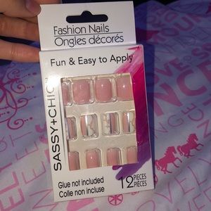 Fashion nails easy to apply